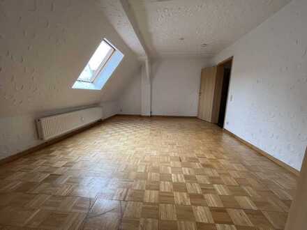 ** Dachgeschoss-Wohnung zentral in Bietigheim **