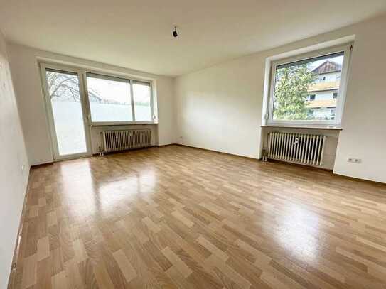 Attraktive 2-Zimmer-EG-Wohnung mit eigenem Garten, Terrasse & großem Südwestbalkon, ca. 77,8 qm