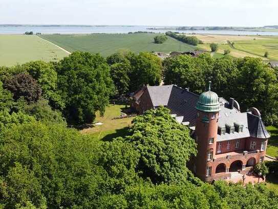 Traumschloss in ruhiger Lage