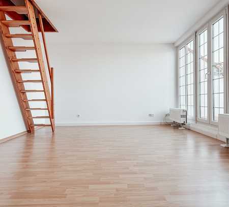 Helle Maisonette Wohnung , NEU SANIERT - mit tollem Ausblick