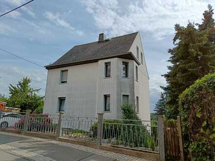 Ein- bis Zweifamilienhaus mit Garten und herrlicher Aussicht