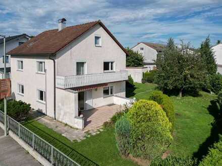 Richtig zuhause: Zweifamilienhaus mit großem Garten in Altötting