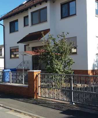 Freundliche 4-Zimmer-Wohnung mit Balkon und Einbauküche in Goldbach