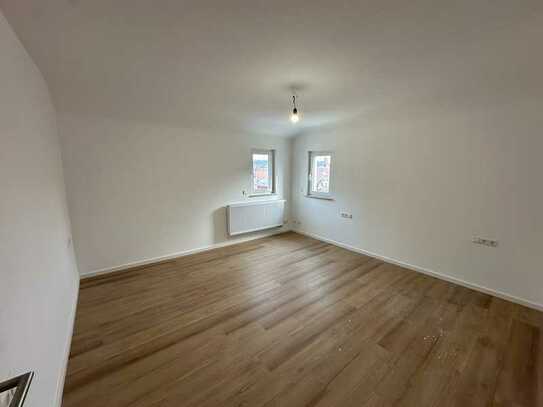 Moderne 4 Zimmer-DG-Wohnung in absolut ruhiger Lage in Zuffenhausen