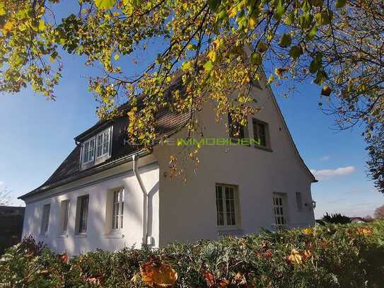 Charmantes Zweifamilienhaus mit traumhaftem Gartengrundstück in Bodnegg zu verkaufen