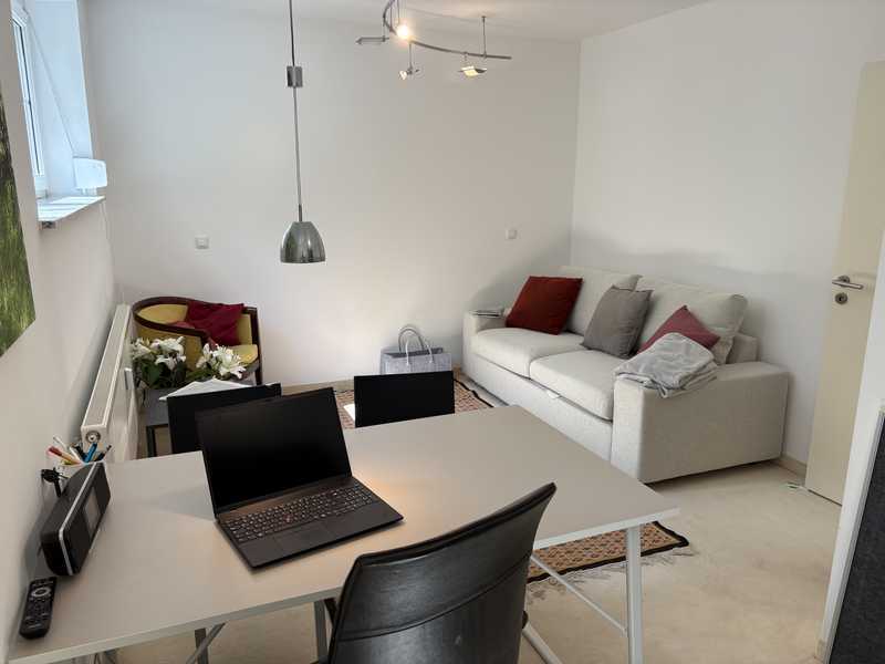                                                               Gem&uuml;tliche, m&ouml;blierte 1-Zimmer-Wohnung                                                       in Hohenbrunn (München)