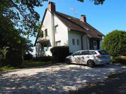 Freistehendes Einfamilienhaus mit Garage und Vollkeller. Super Lage !!