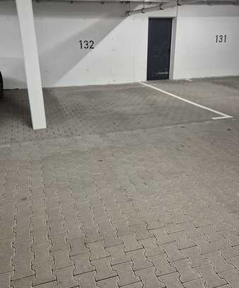 Riesiger TG-Stellplatz behindertengerecht, ideal auch für größere SUV KA-Süd