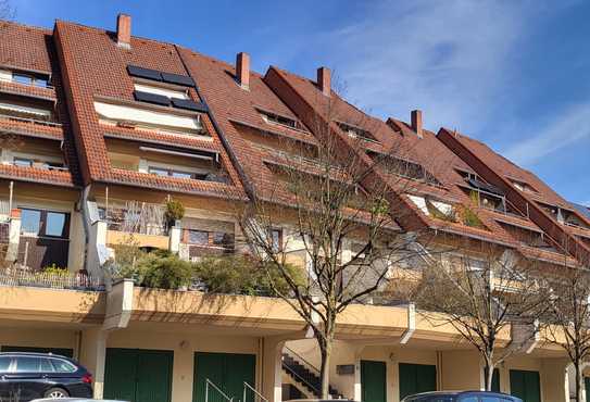 Geschmackvolle 3-Zimmer-Terrassenwohnung mit geh. Innenausstattung mit Balkon und EBK in Gelnhausen