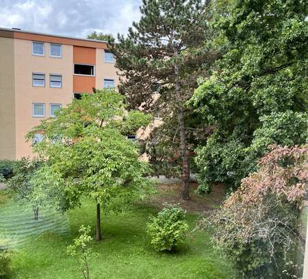 Ansprechende, sanierte 2-Zimmer-Wohnung mit Balkon in Nürnberg