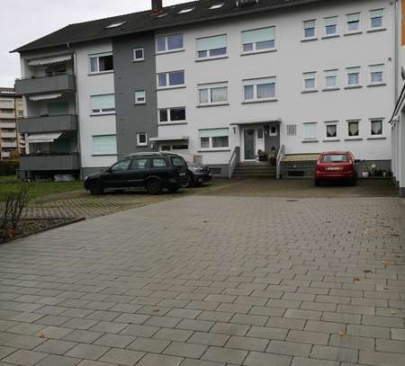 Schöne 3 Zimmer Wohnung

Küche Balkon Badewanne
Garten / Gartenmitbenutzung
WG möglich!