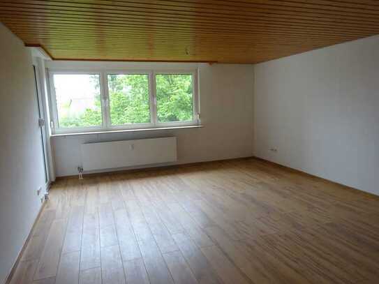 Attraktive & helle 3-Zimmer-Wohnung mit Balkon, Einbauküche und Tiefgarage