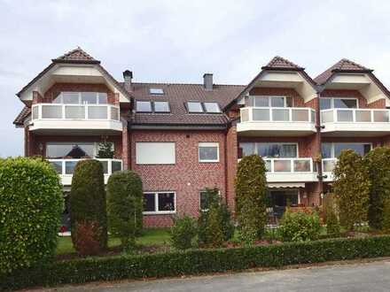 Hochwertige schöne 3-Zimmer-Dachgeschosswohnung mit 2 Balkonen u. EBK mit Blick über Hilte