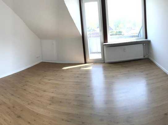 2-Zimmer-DG-Wohnung mit Balkon und EBK in bester Wohnlage von Elmshorn