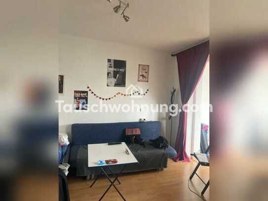 Tauschwohnung: 2-Zimmerwohnung mit separater Küche und Balkon.