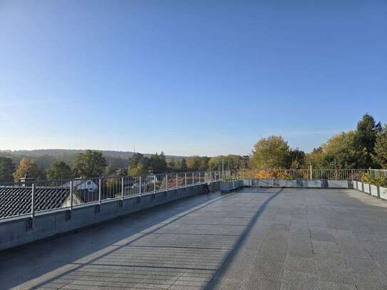 Moderne 5-Raum-Wohnung mit großzügiger Dachterrasse in grüner und ruhiger Lage