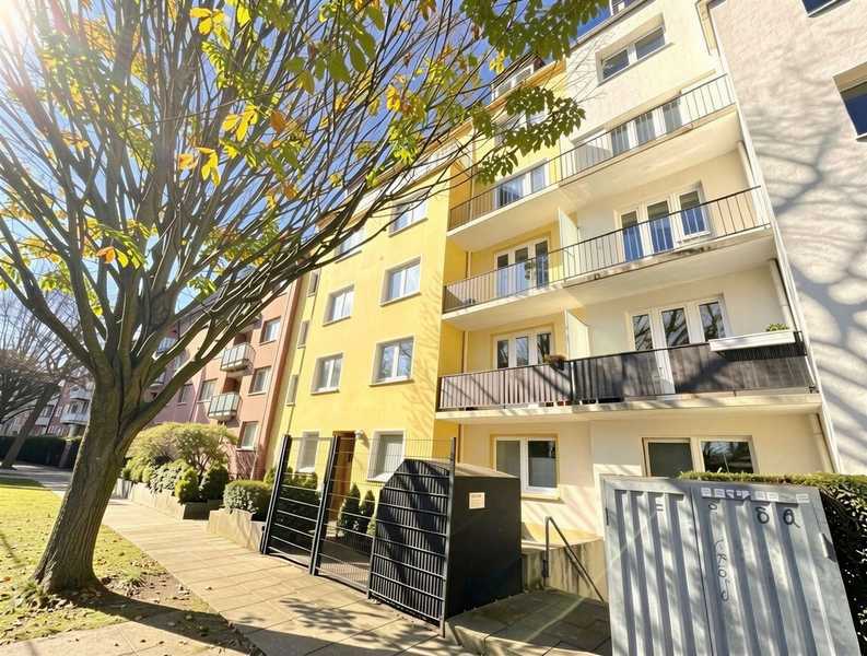 Zwischen Alster und Stadtpark: Stilvolle 2-Zimmer-Wohnung mit Balkon u. Kamin in HH-Barmbek Süd