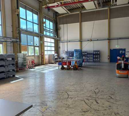 1570qm Lagerhalle 7.20m hoch ebenerdig 6980qm Gewerbegrund 3900.- mtl