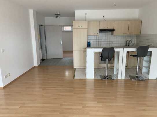 Schöne 2-Zimmer-Wohnung mit Balkon und Garten und EBK in Bad Vilbel