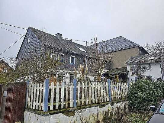 Charmantes Bauernhaus, entkernt mit viel Potenzial in Beltheim im Hunsrück