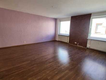 Meiss Unternehmensgruppe - Großzügige 5 Zimmer-EG Wohnung mit EBK und 2 PKW-Stellpl.
