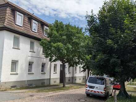 Schöne 2 Zi-DG-Wohnung mit sep. Küche , Laminat und Wannenbad westl. Teil von Halle