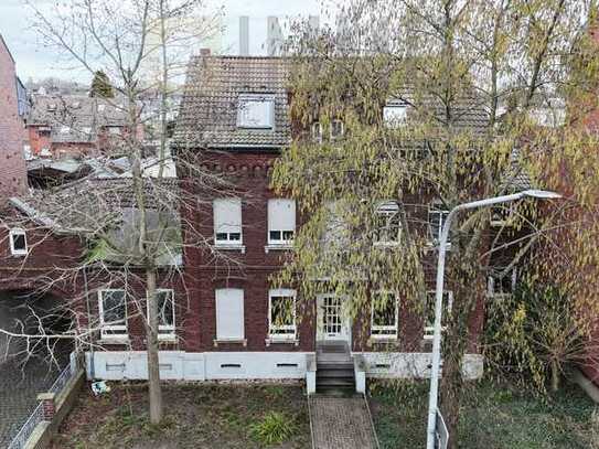 Geräumige 3-Zimmer Dachgeschosswohnung in zentraler Lage von Mönchengladbach Wickrath