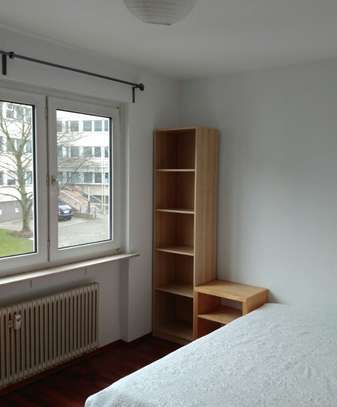 Zwischen-miete für 4 Montaten, Vollmoblierte Wohnung mit Balkon in Frankfurt am Main