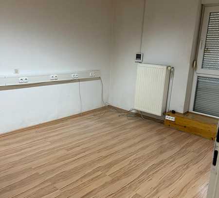 NEU! Geräumiges Ladengeschäft / Büro in sehr guter Lage Hanaus!