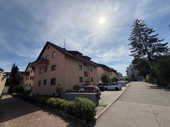 Tolle 2-Zi.-DG-Wohnung mit Balkon, TL-Bad und TG-Stellplatz in guter Lage in Schorndorf!