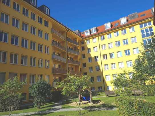 Großzügige, sonnige 2-Zimmer-Wohnung mit Süd-Balkon in Haidhausen