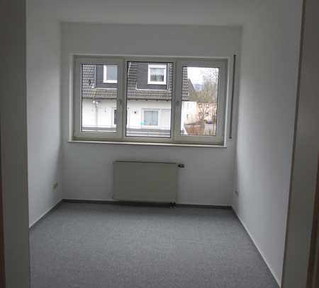 Helle 3-Zimmer-Wohnung mit gehobener Innenausstattung mit Balkon in Friedberg (Hessen)