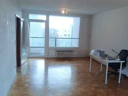 Geräumige 3 Zimmer-Etagenwohnung mit Balkon