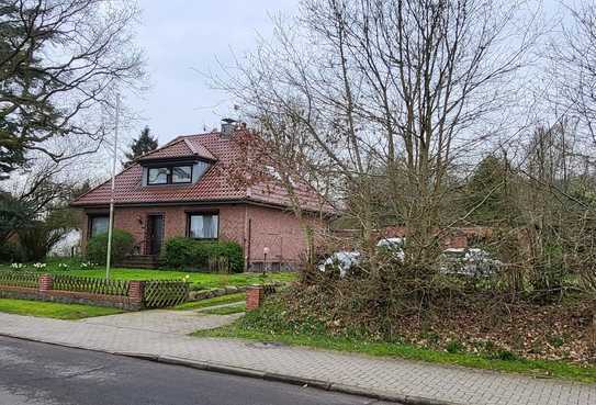 Haus mit Gartenpavilion in Aukrug