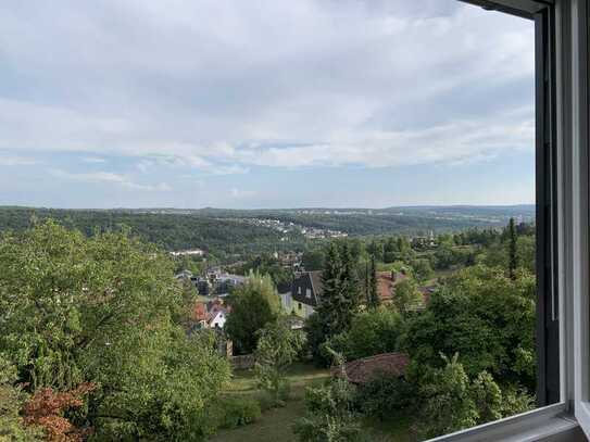Exklusive, neuwertige 4-Raum-DG-Wohnung mit luxuriöser Innenausstattung in Pforzheim