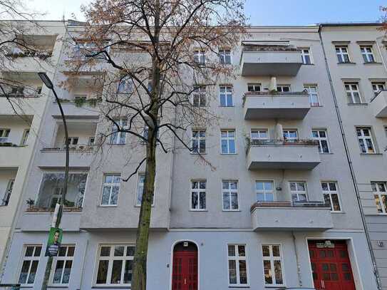 Geräumige und leerstehende Studio-Apartment mit EBK