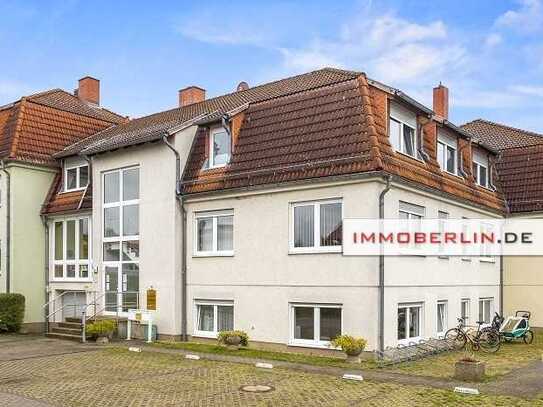 IMMOBERLIN.DE - Familienfreundliche Wohnung mit Sonnenterrasse, Garage & Pkw-Stellplätze