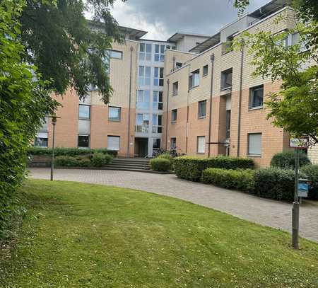 Helles und renoviertes Großraumappartement mit Balkon in ruhiger Lage direkt am Park!!