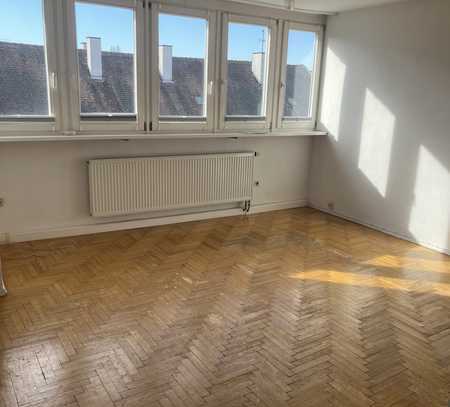 2 Zimmer DG-Wohnung in bester Südweststadt Lage