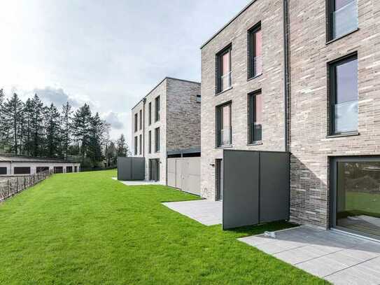 Nachhaltig, modern, urban – großz. Doppelhaushälfte, 6,5 Zimmer, gehob. Ausstattung, Carport, Garten