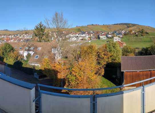 Provisionsfrei ! Schöne 2-Zimmer DG-Wohnung mit Ausblick in Weinstadt