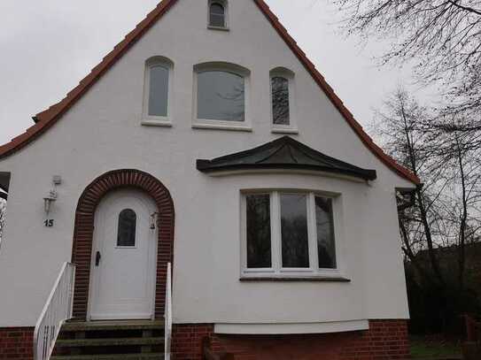 Charmantes 4 Zimmer Einfamilienhaus mit Vollkeller und Carport