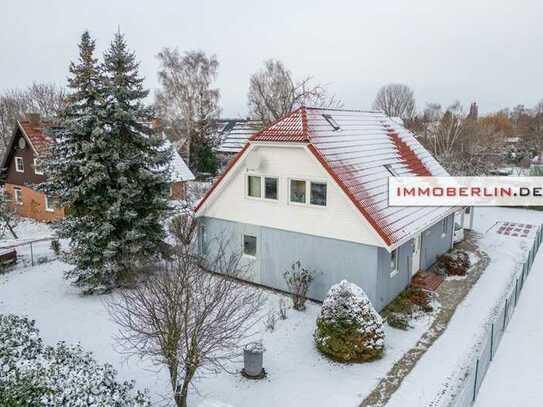 IMMOBERLIN.DE - Attraktives Einfamilienhaus mit Westterrasse, großem Garten und Pool