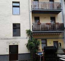Am Karl - Heine- Kanal eine schöne 3 Raum Wohnung im 2. Obergeschoss