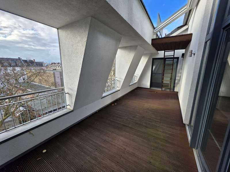 BIETERVERFAHREN: Luxuriöses+urbanes Penthouse mit uneinsehbarer Dachterrasse und unverbautem Blick!