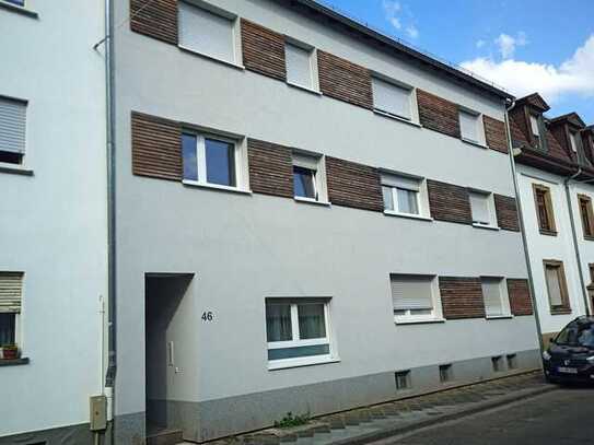 ++1 ZKB++renoviertes 6 Parteienhaus++Fernwärme++eigener Eingang++neue Fenster++Leitungen