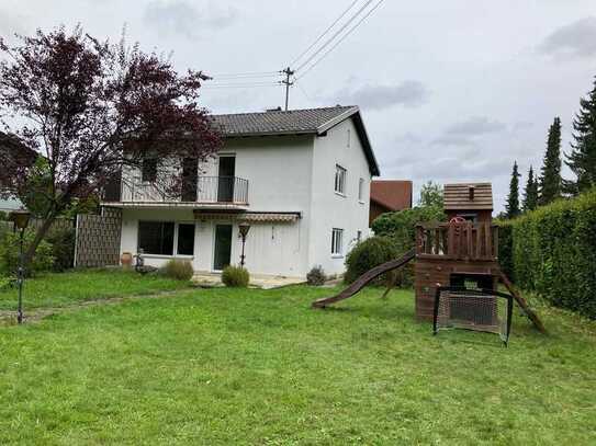 Großzügiges Einfamilienhaus mit sehr großem und sonnigem Garten in Grasbrunn