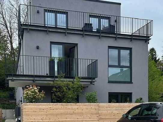 Helle und moderne Neubauwohnung (Effizienzhaus) mit Balkon in Overath-Zentrum