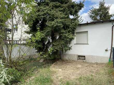 BIETERVERFAHREN - PROVISONSFREI - Kleines Haus auf schmalen Grundstück aus Nachlass in guter Lage