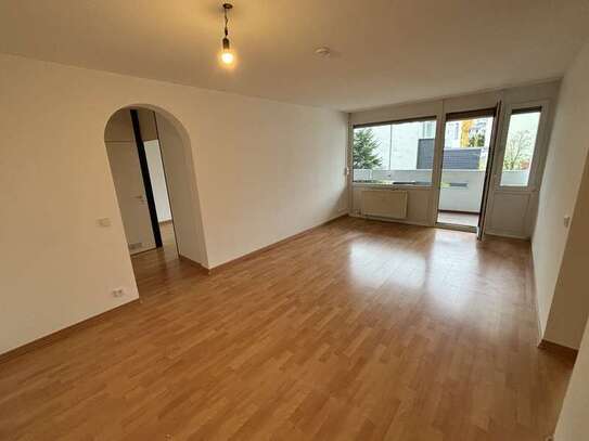 Helle 2-Zi-Wohnung, neue EBK und renoviert, mit Balkon, TG-Platz, gepflegte Wohnanlage